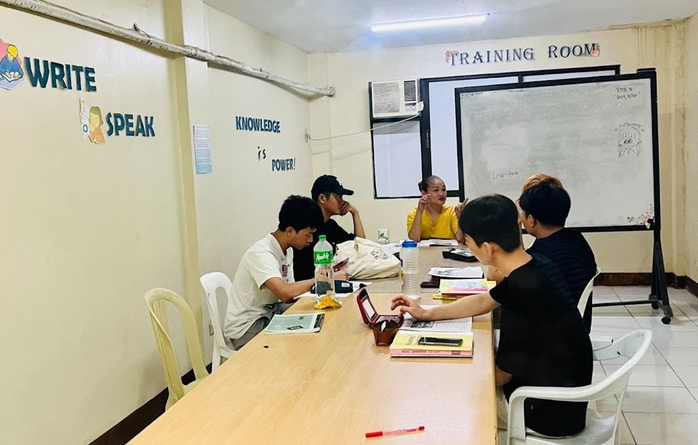 review-mk-academy-moi-truong-hoc-tap-an-toan-chuan-quoc-te-tai-iloilo-7