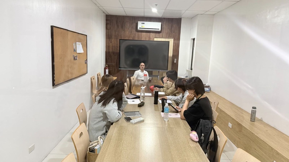 review-truong-ev-hoc-tieng-anh-trong-khuon-vien-sang-trong-va-chuan-chinh-16