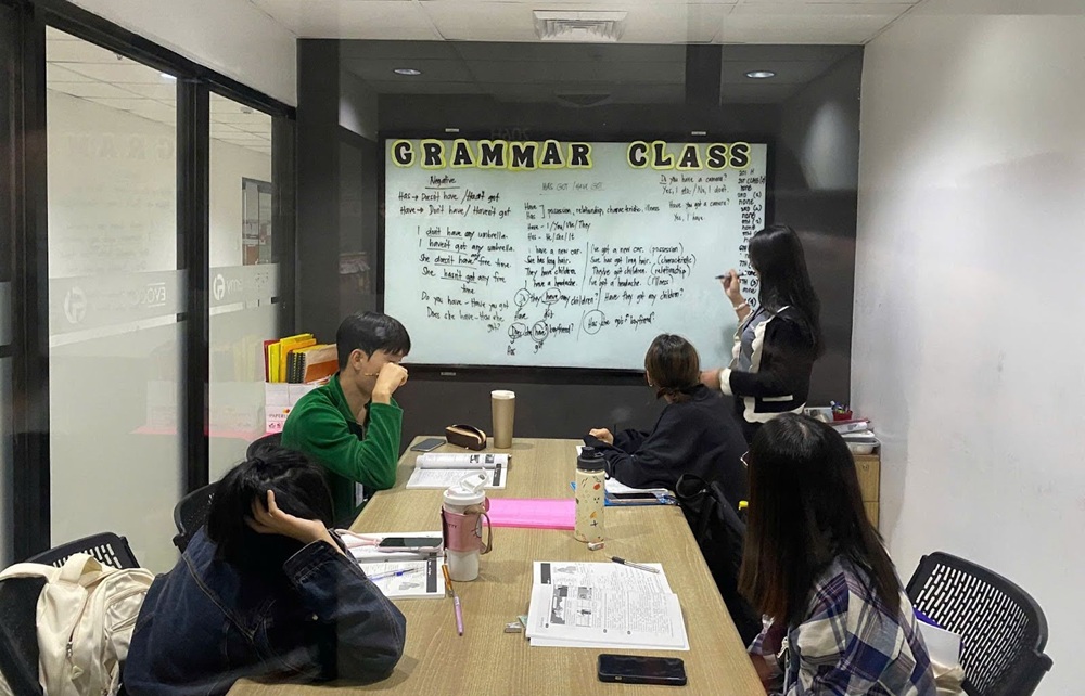 review-truong-ev-hoc-tieng-anh-trong-khuon-vien-sang-trong-va-chuan-chinh-17