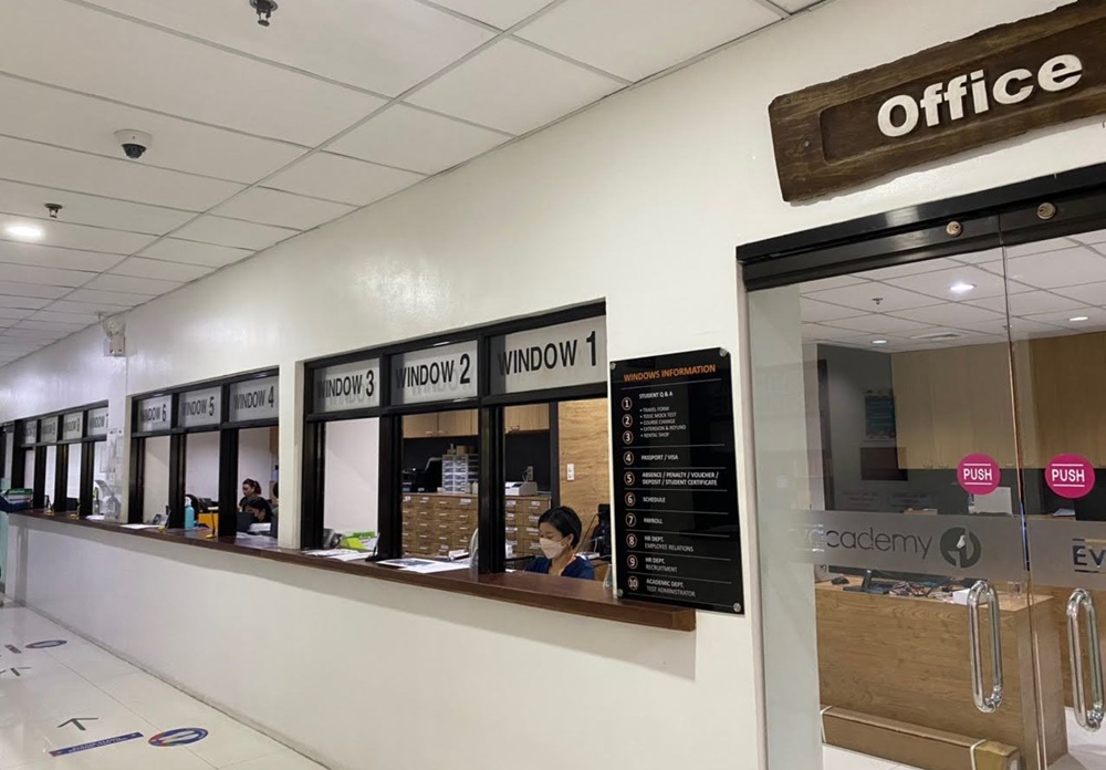 review-truong-ev-hoc-tieng-anh-trong-khuon-vien-sang-trong-va-chuan-chinh-7