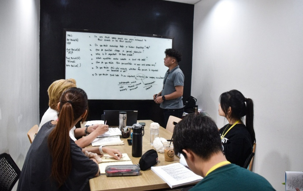 dai-dien-truong-anh-ngu-ev-tham-van-phong-phil-english-hcm-5