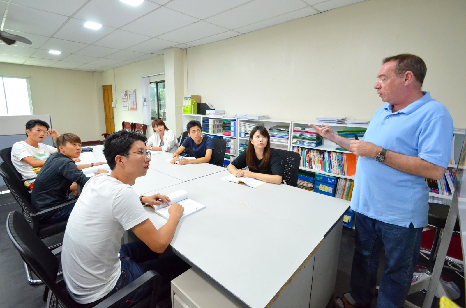 truong-anh-ngu-english-fella-6