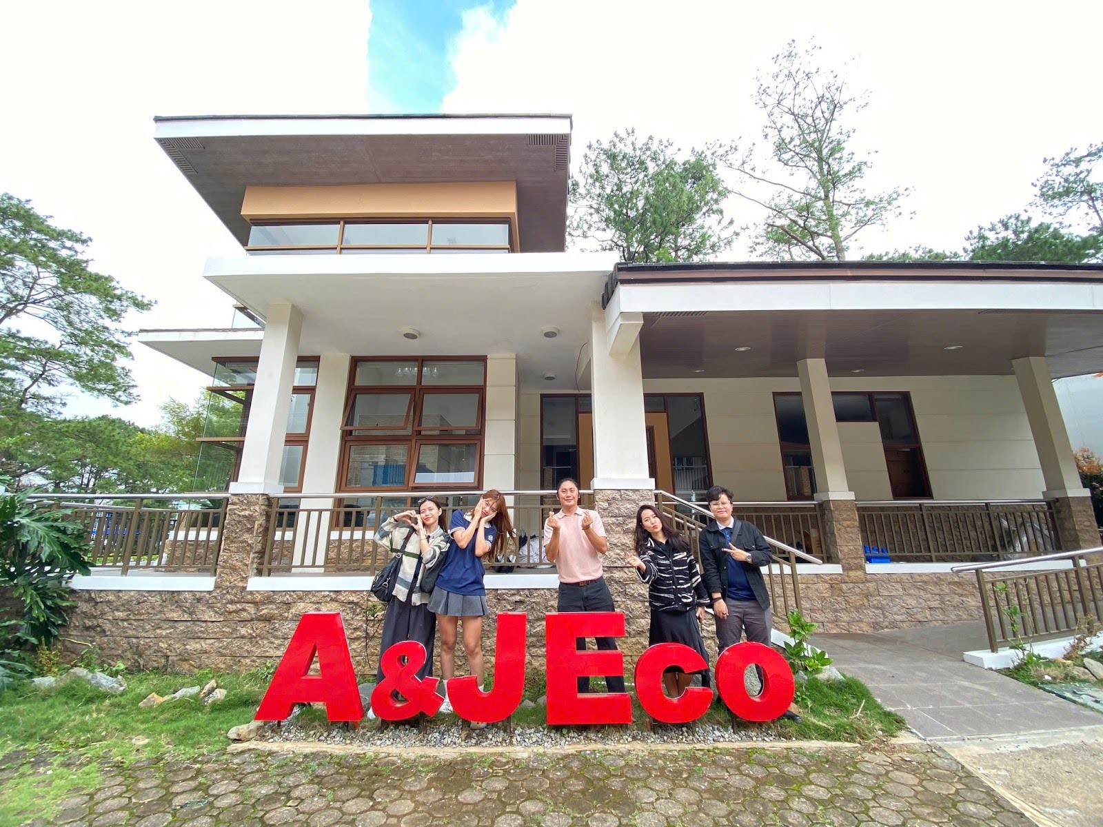 hoc-bong-student-reporter-tu-truong-a-j-eco-giam-50-hoc-phi-va-chi-phi-an-o-1